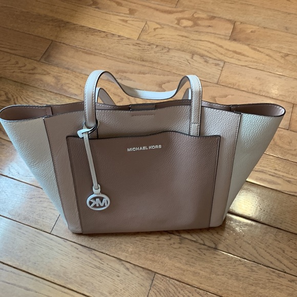 Michael Michael Kors Large Leather Gemma Colorblock Front Pocket Tote - Picture 2 of 15